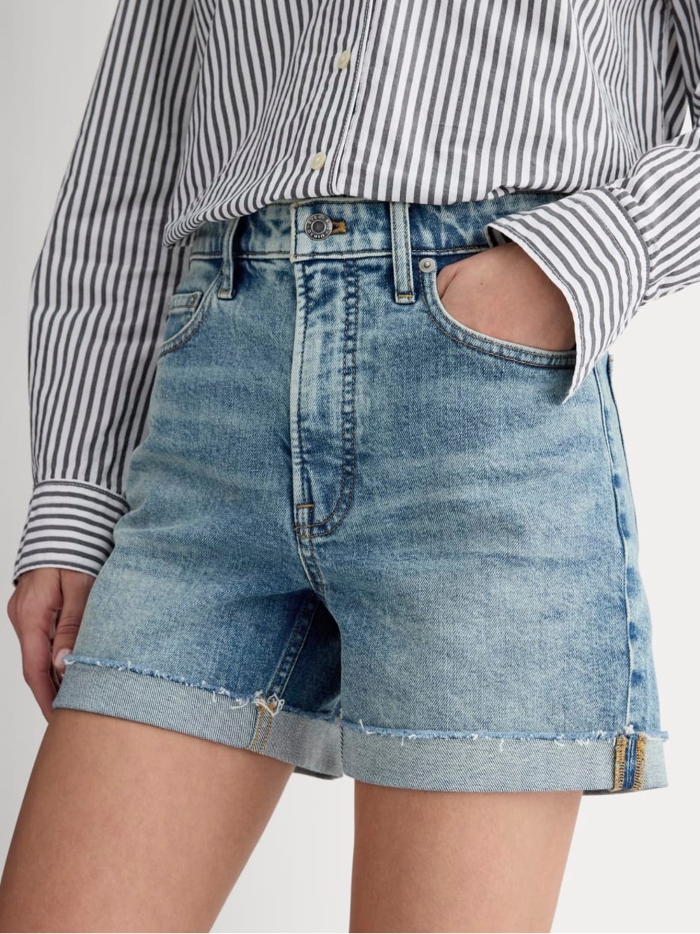 Everlane The Cheeky Jean Short Salt Lake Light Wash Denim Women's Size 26 Casual